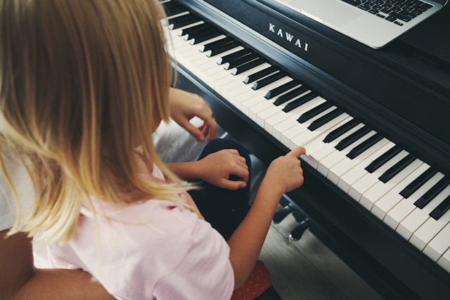child plays piano